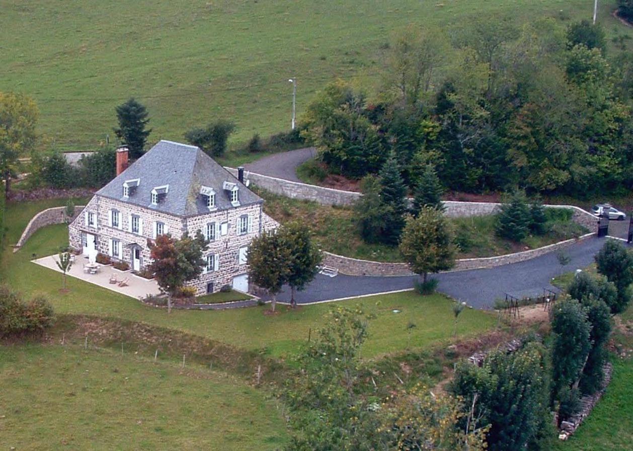 Maison D'Hotes La Nichee Rochefort-Montagne Buitenkant foto