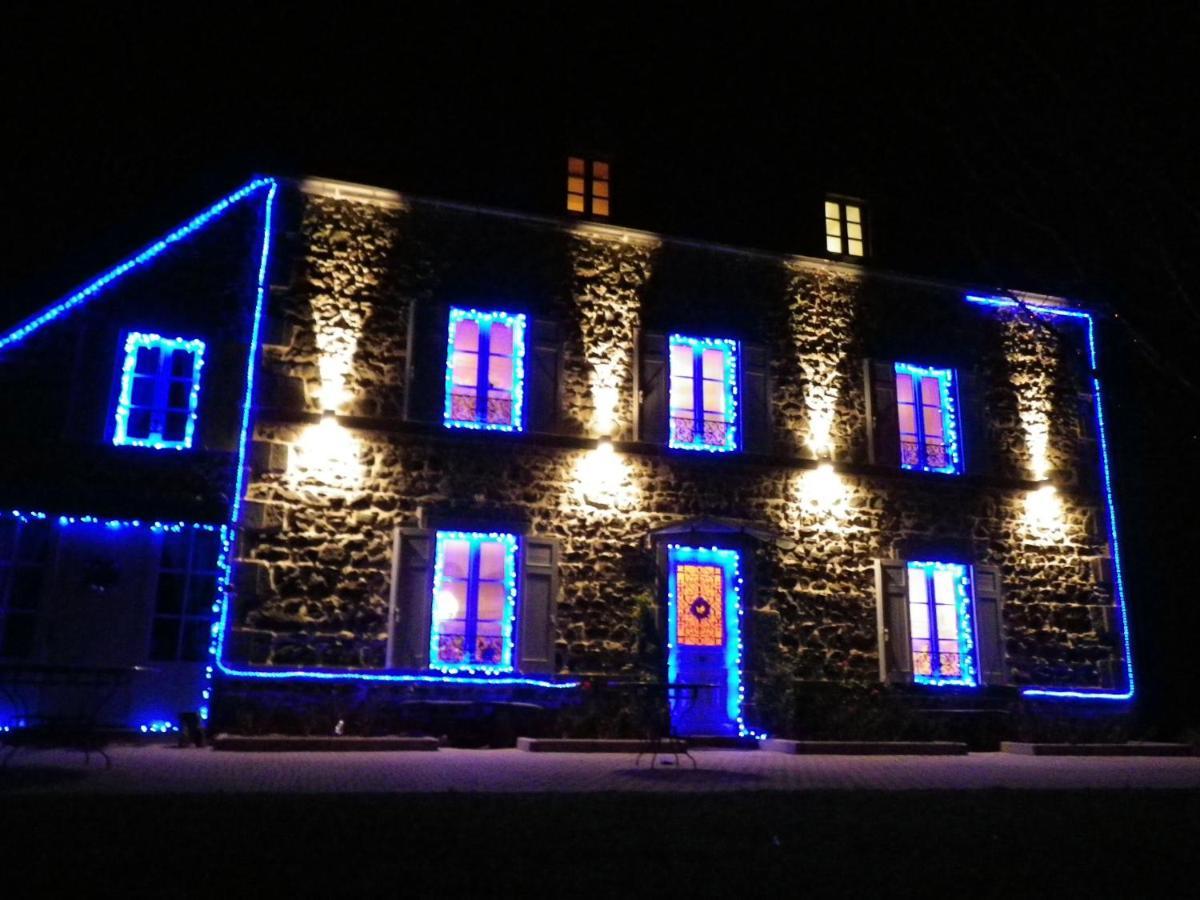Maison D'Hotes La Nichee Rochefort-Montagne Buitenkant foto