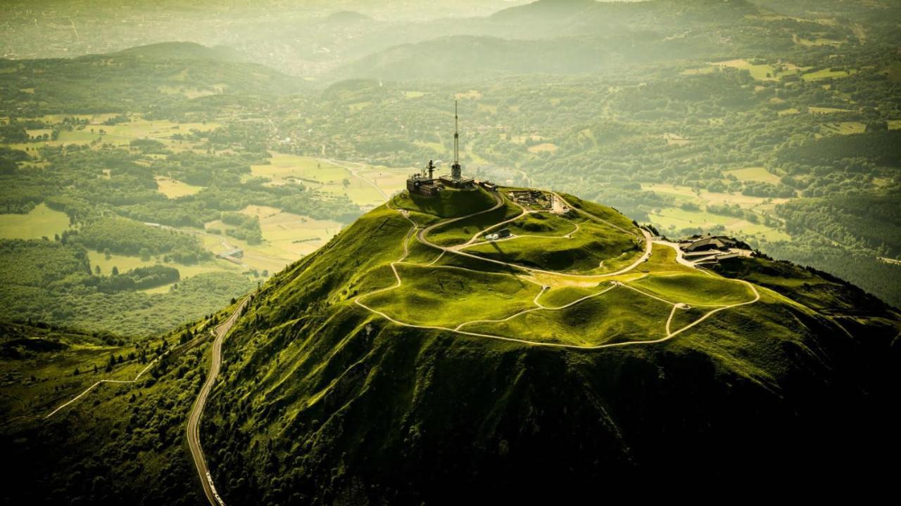 Maison D'Hotes La Nichee Rochefort-Montagne Buitenkant foto