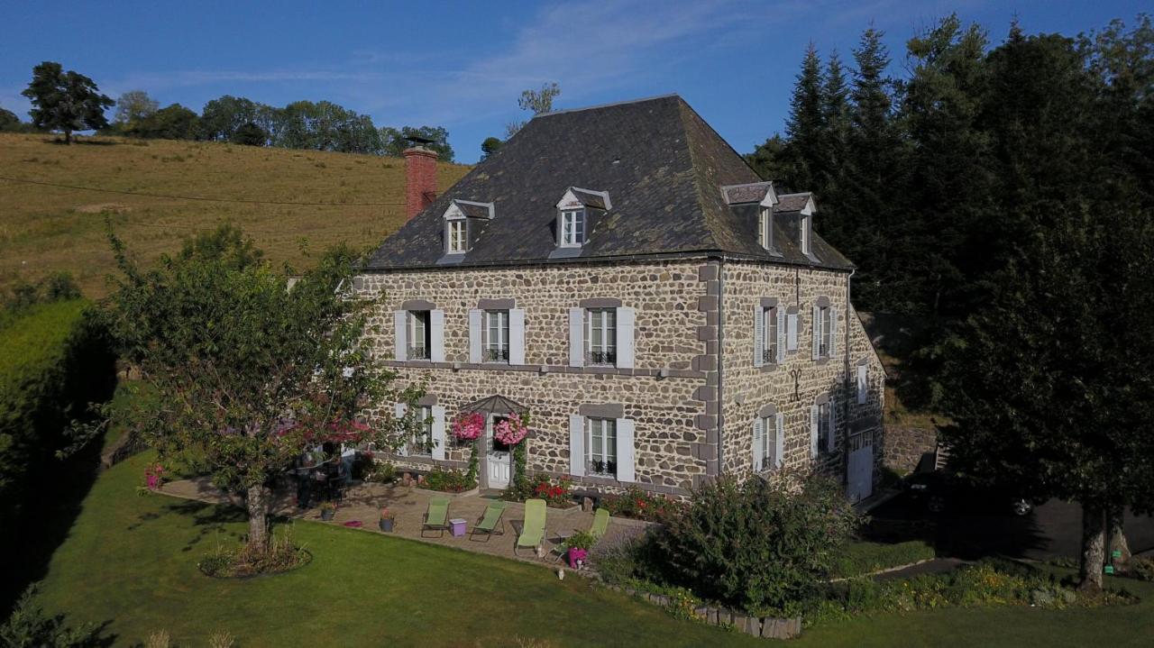 Maison D'Hotes La Nichee Rochefort-Montagne Buitenkant foto